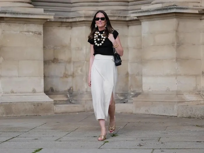 stylizacje biała sp&oacute;dnica do pracy na wesele na co dzień