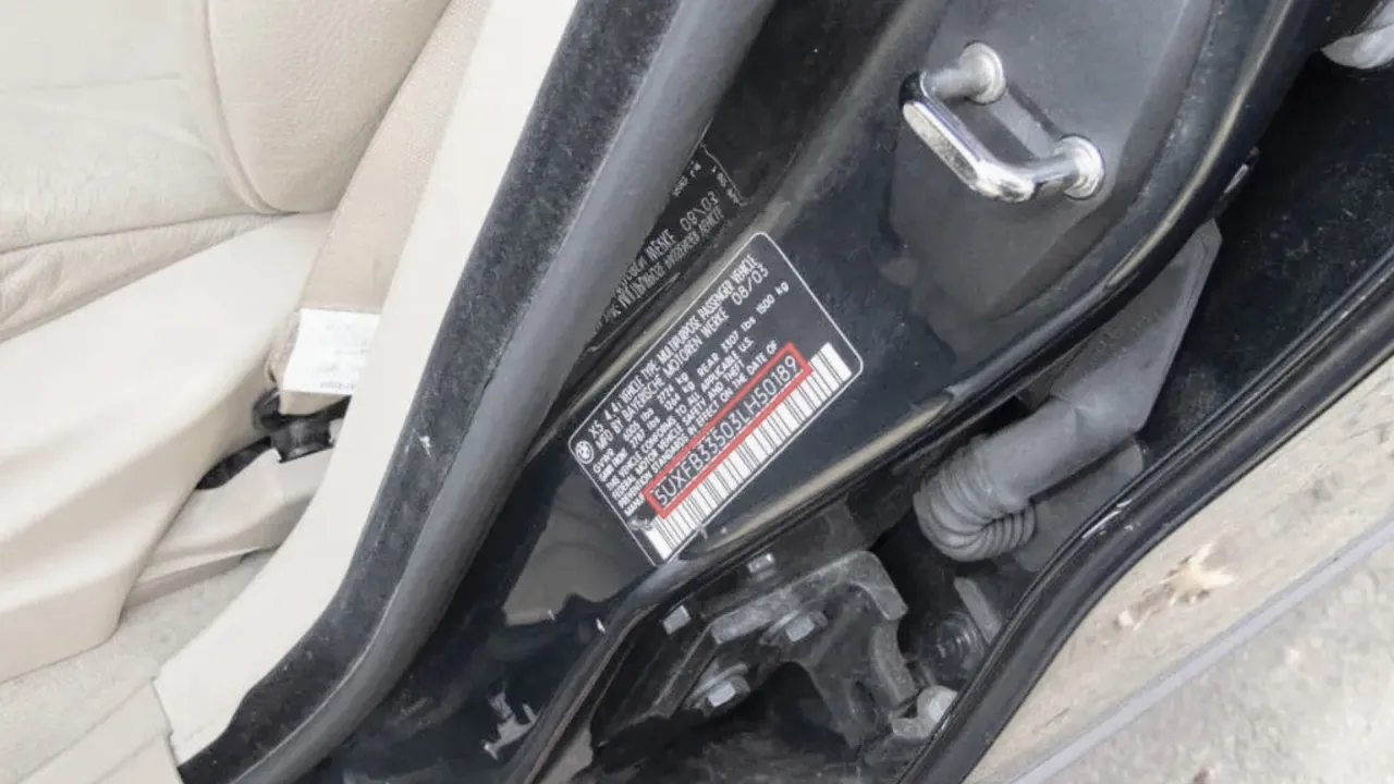 Numer VIN lokalizacja w samochodzie i dokumentach