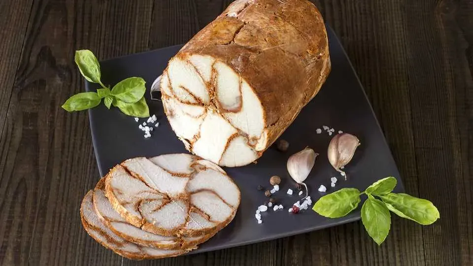 domowa szynka drobiowa z szynkowara przekr&oacute;j