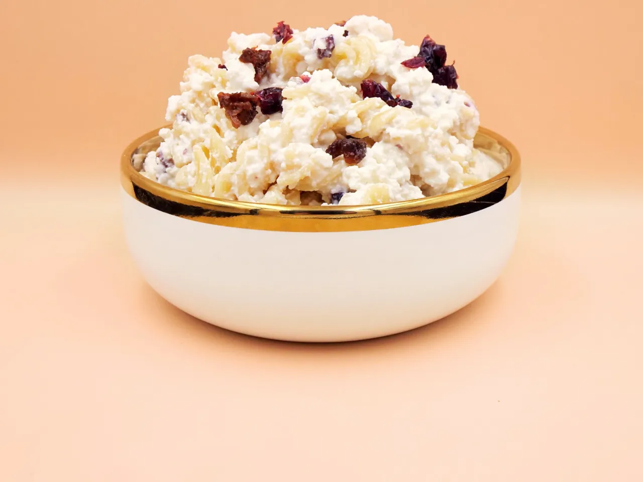 rodzynki porcja w miseczce