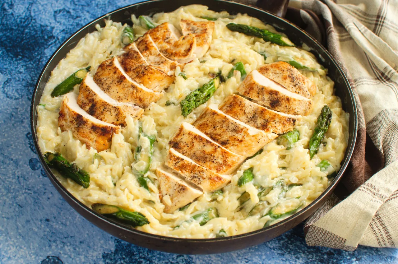 różne dania z makaronem orzo