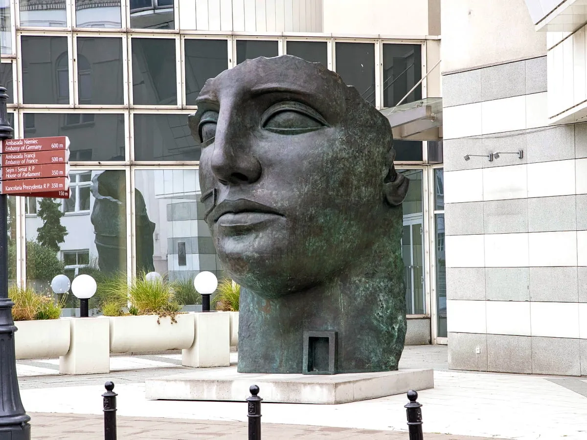 Rzeźby Igora Mitoraja Warszawa Metropolitan Centaur AWF