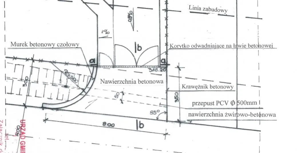 Przekrój poprzeczny wjazdu na działkę przez rów z przepustem