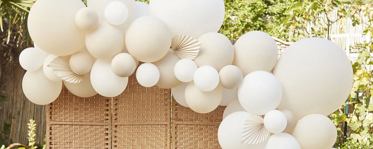 Girlanda balonowa z bliska, r&oacute;żne rozmiary balon&oacute;w