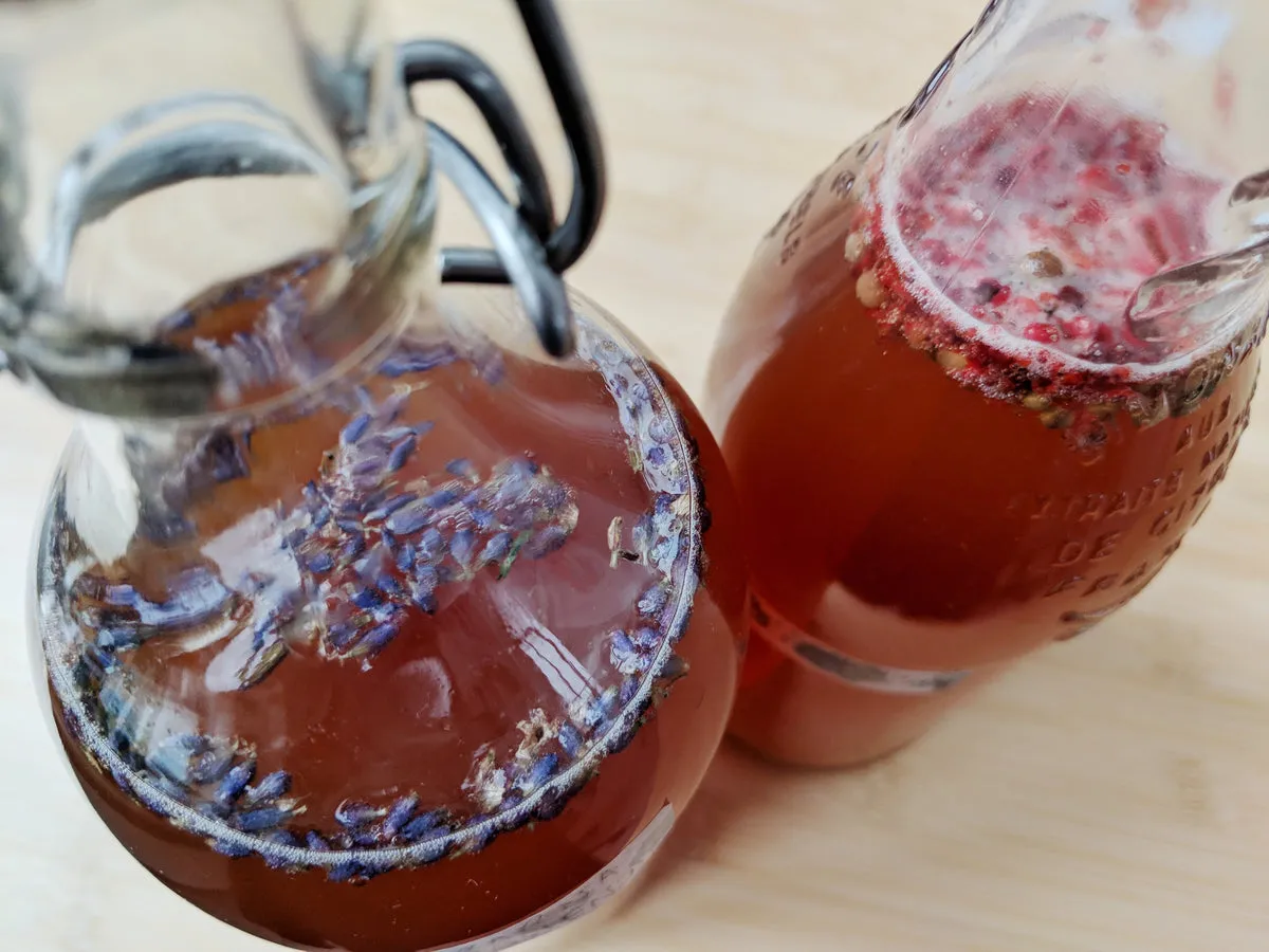 kombucha z owocami, butelkowanie kombuchy