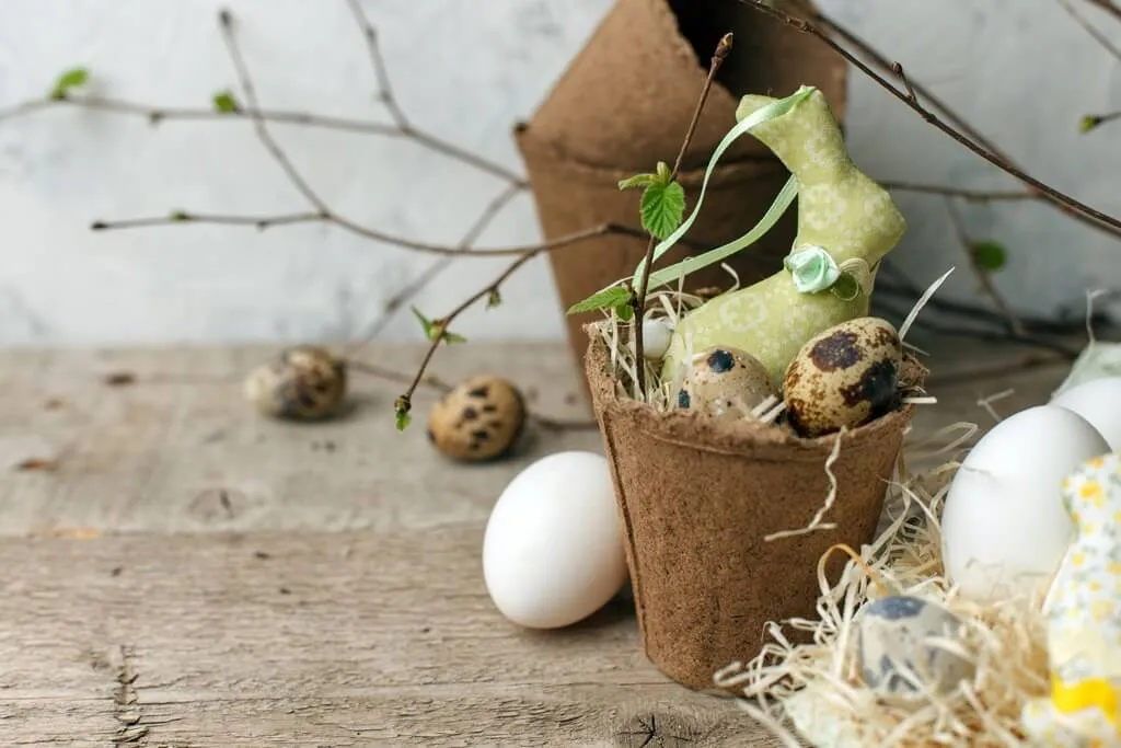 materiały naturalne i recyklingowe do ozdób wielkanocnych