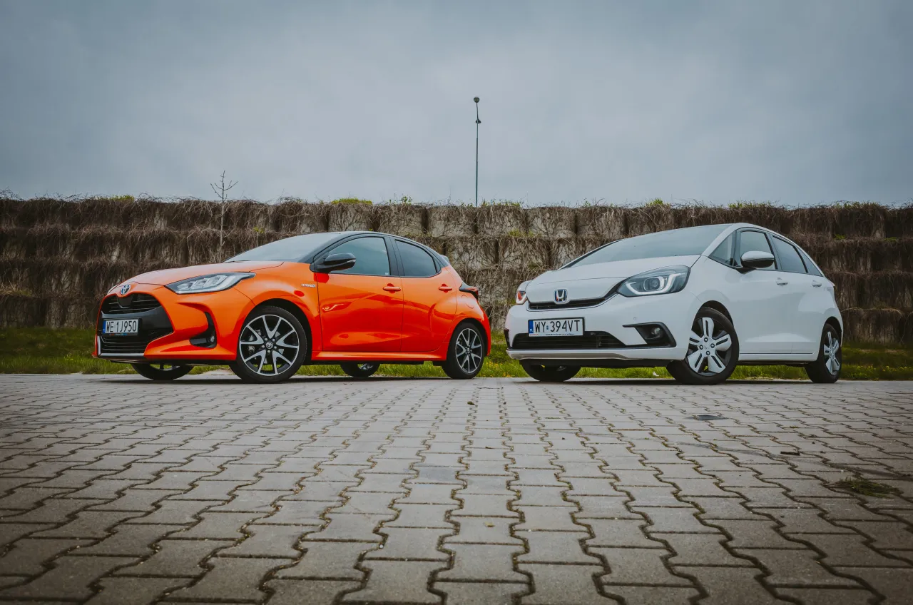 Honda Jazz 4 vs Toyota Yaris Hybrid porównanie