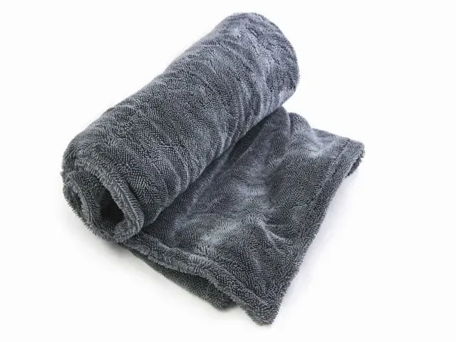 ręczniki z mikrofibry do osuszania samochodu