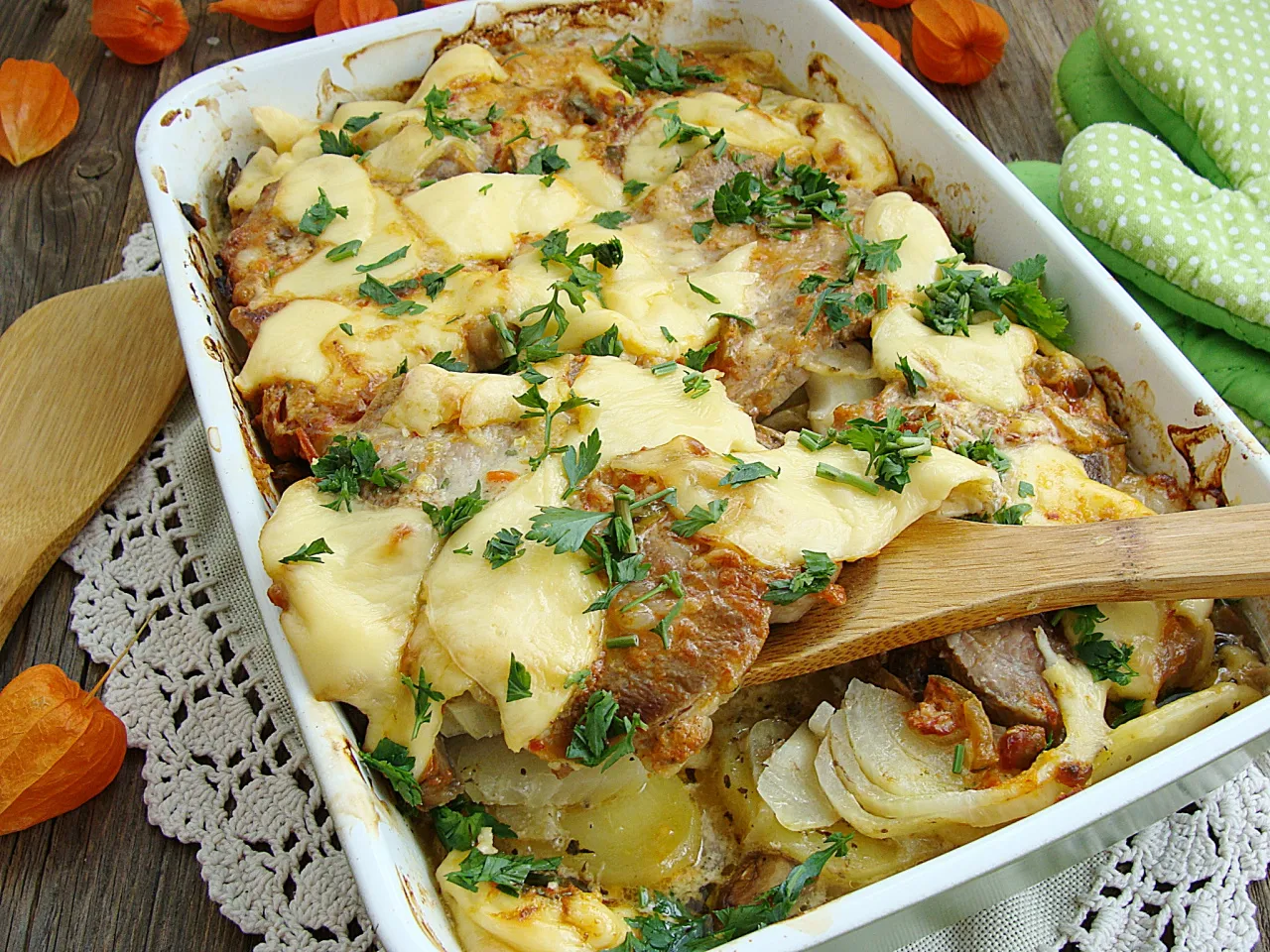 składniki na zapiekankę z karkówki i ziemniaków