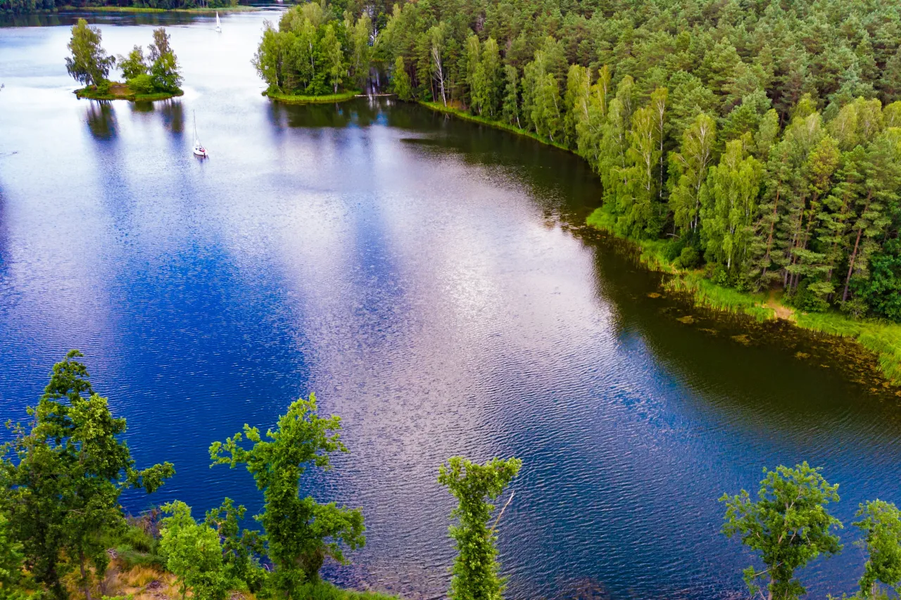 Piękne jezioro Kujawsko-Pomorskie, krajobraz, natura
