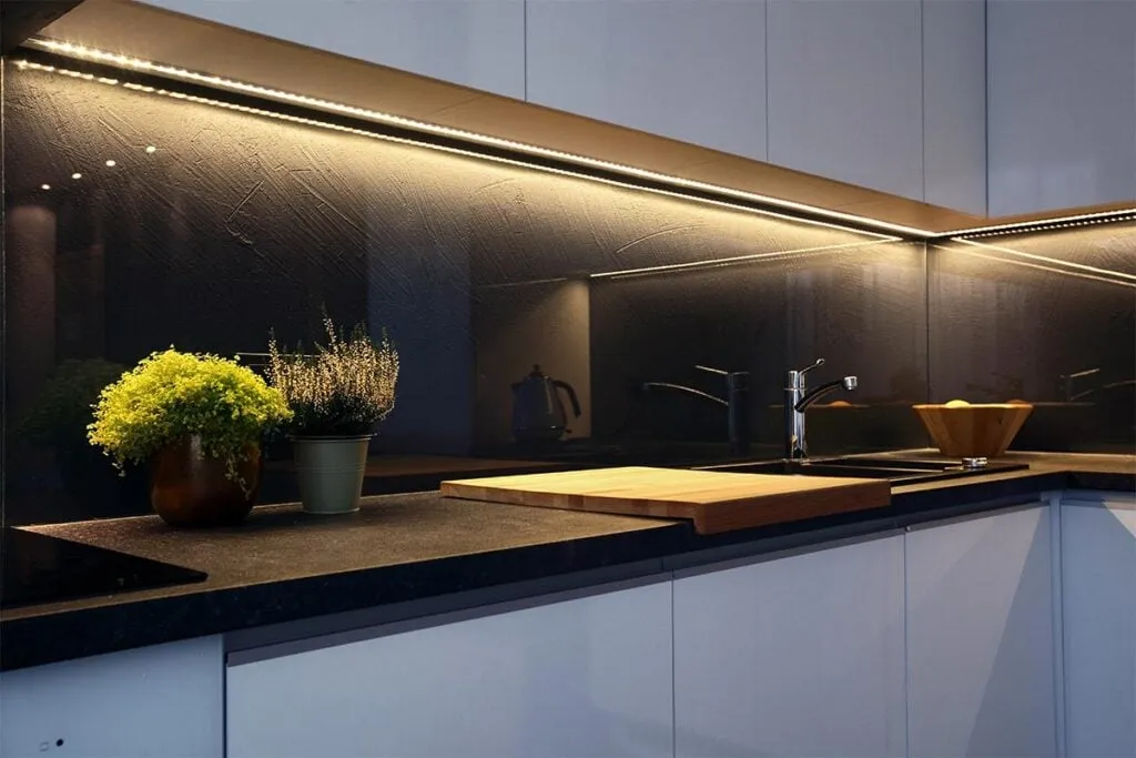 Zdjęcie Co na ścianę w kuchni? Praktyczne i stylowe alternatywy