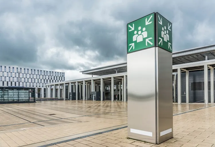 Zdjęcie Oświetlenie ewakuacyjne gdzie jest wymagane – kluczowe miejsca i przepisy