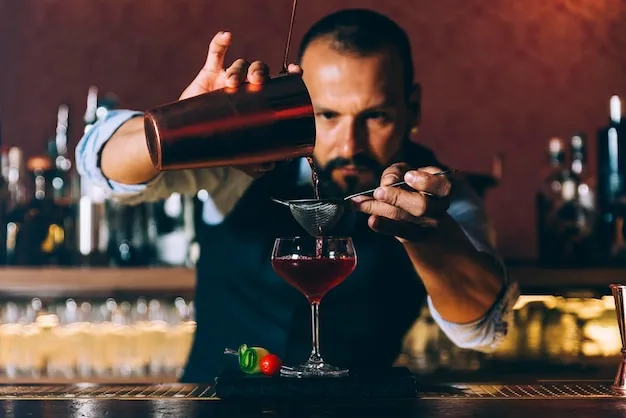 barman przygotowujący koktajl