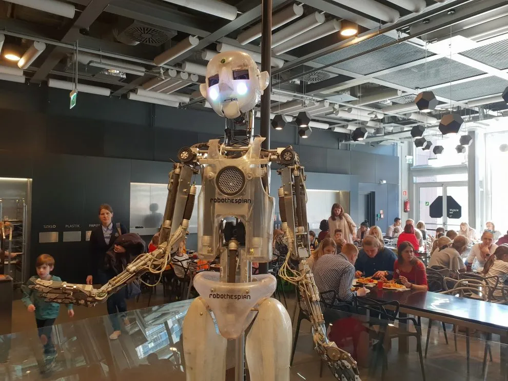 Centrum Nauki Kopernik wnętrze dzieci