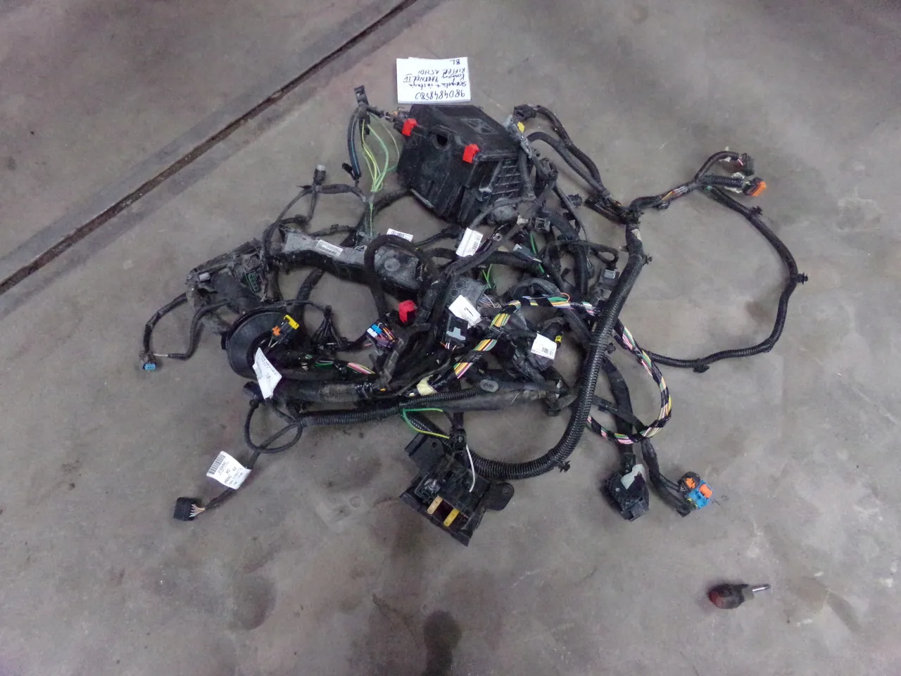 Peugeot Partner komora silnika