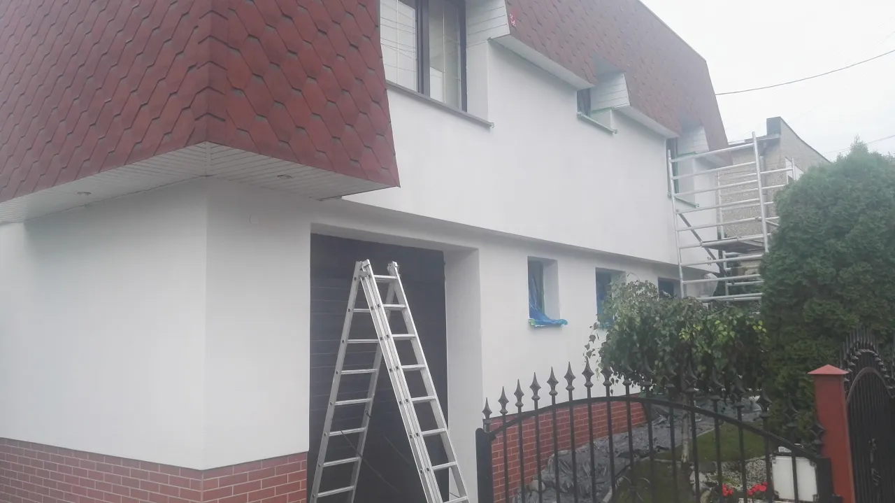 elewacja domu ze styropianu malowana farbą fasadową