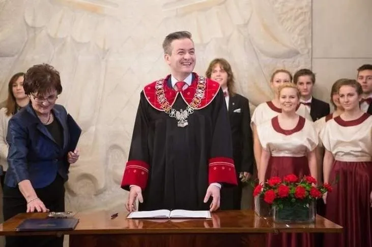 urzędnik USC toga łańcuch