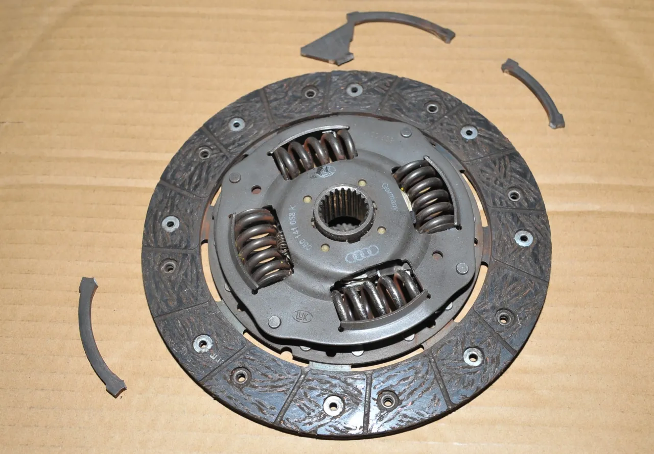 zużyta tarcza sprzęgła
