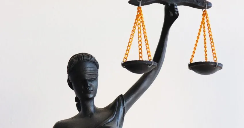 adwokat radca prawny waga sprawiedliwości