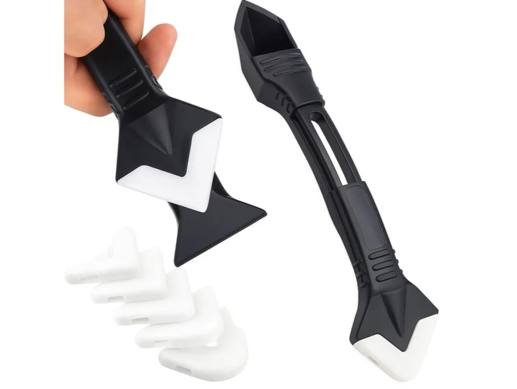 usuwanie silikonu z fug i płytek