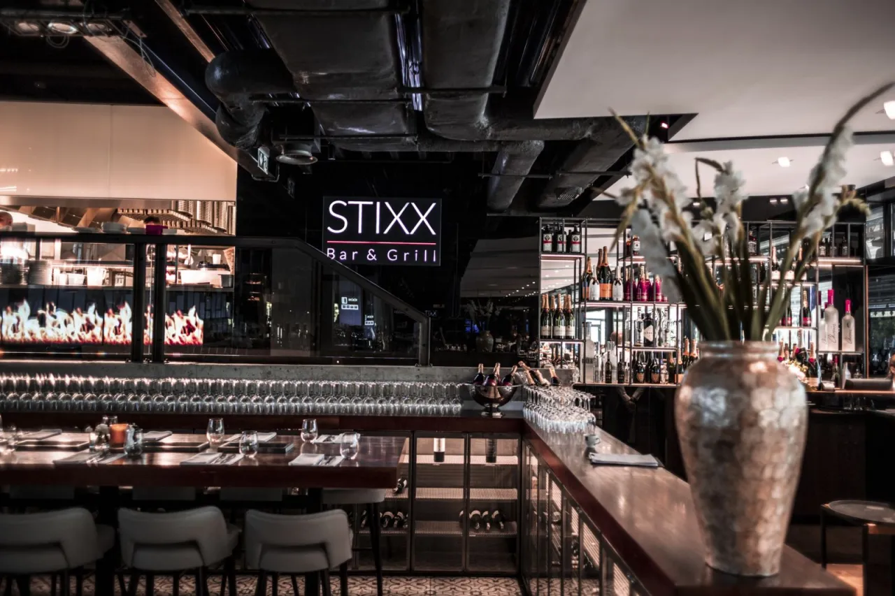 Stixx Bar & Grill steki sezonowane kuchnia otwarta