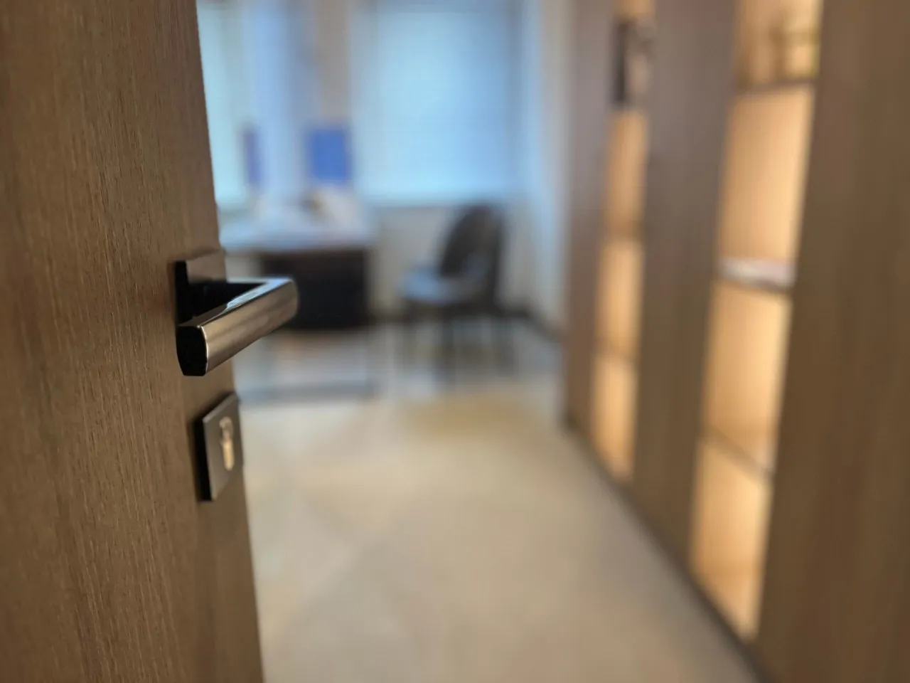 domowe sposoby blokowania drzwi od środka