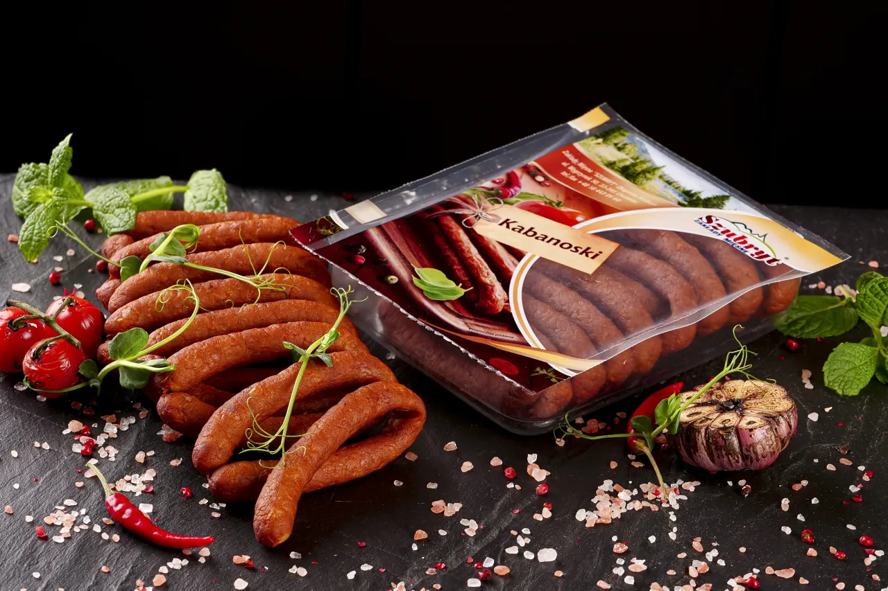 Porównanie kabanosów drobiowych i wieprzowych