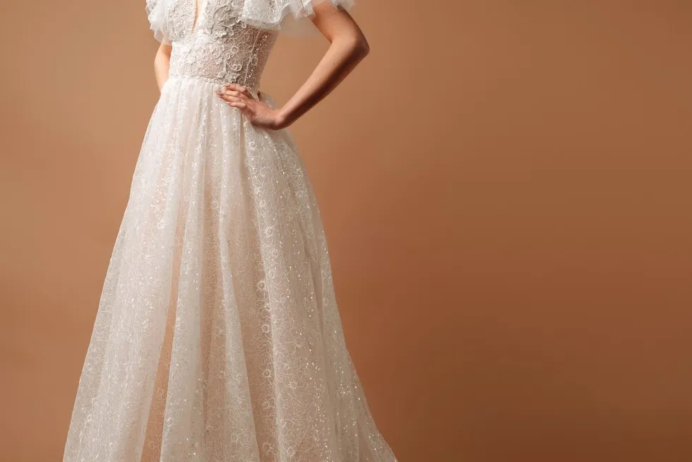 suknie ślubne ecru różne karnacje i włosy