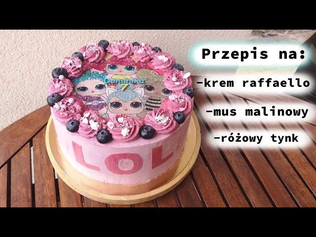 przykłady tort&oacute;w z opłatkiem i gładkim tynkiem