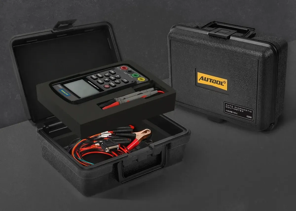 Multimetr podłączony do przekaźnika samochodowego