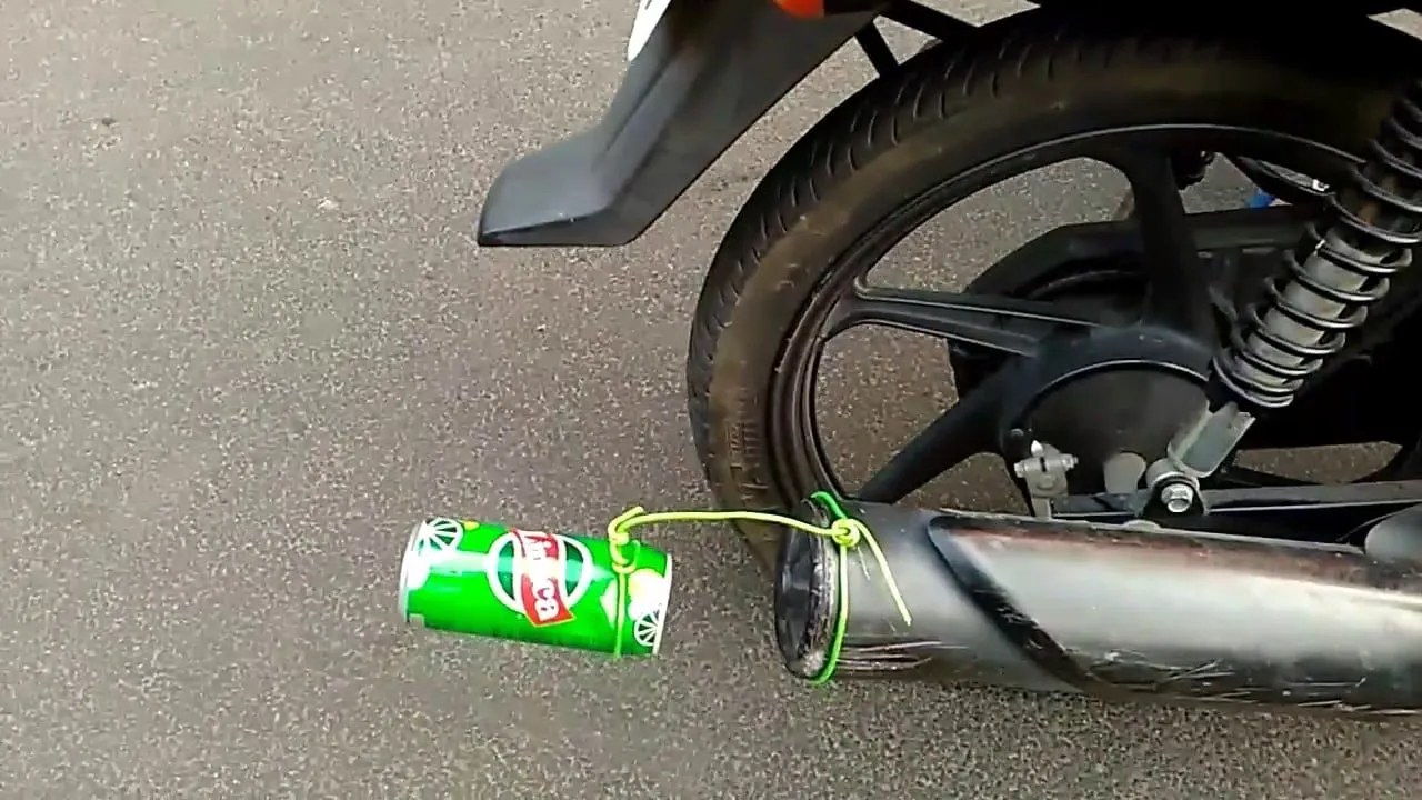 Zdjęcie Jak strzelać z wydechu w motocyklu i co musisz wiedzieć o tym efekcie