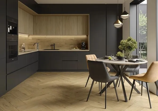 inspiracje płytki do ciemnej kuchni kontrast marmur beton drewno