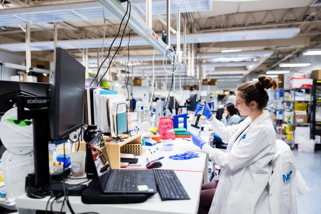 Miejsca pracy fizyka, innowacyjny przemysł, laboratorium badawcze