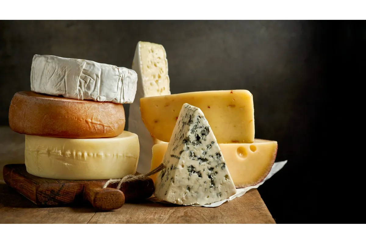 r&oacute;żne sery długodojrzewające por&oacute;wnanie