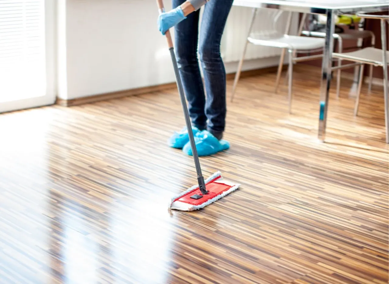 Domowe sposoby na czyste i lśniące panele