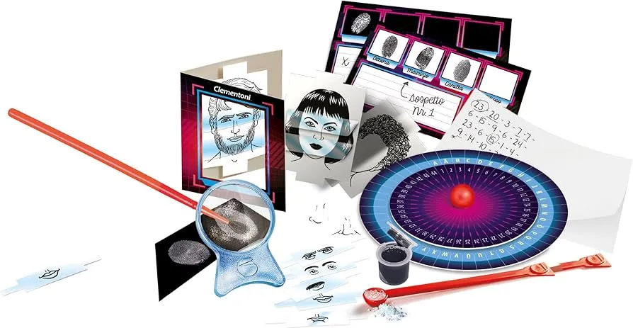 biurko detektywa narzędzia do rozwiązywania zagadek