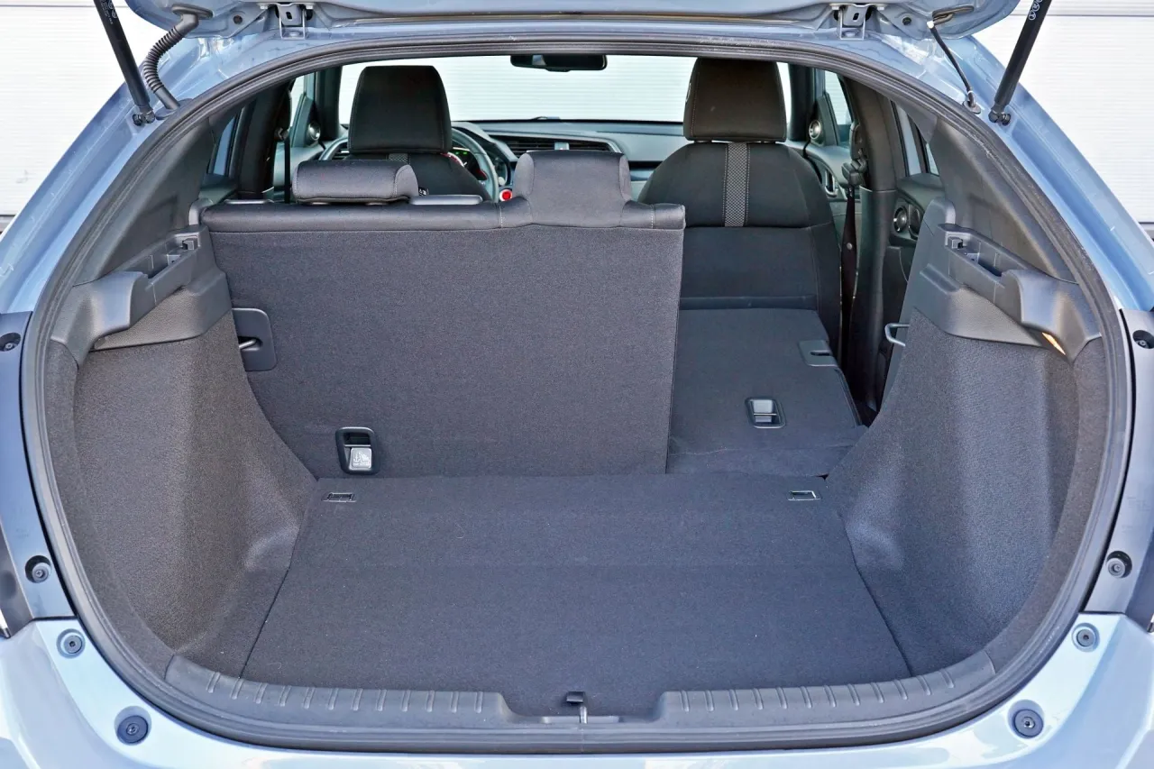 Honda Civic X wnętrze bagażnik