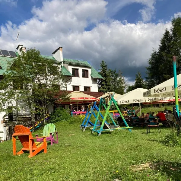 Zdjęcie Gdzie zjeść w Ustrzykach Górnych? Najlepsze lokale i smaki Bieszczad
