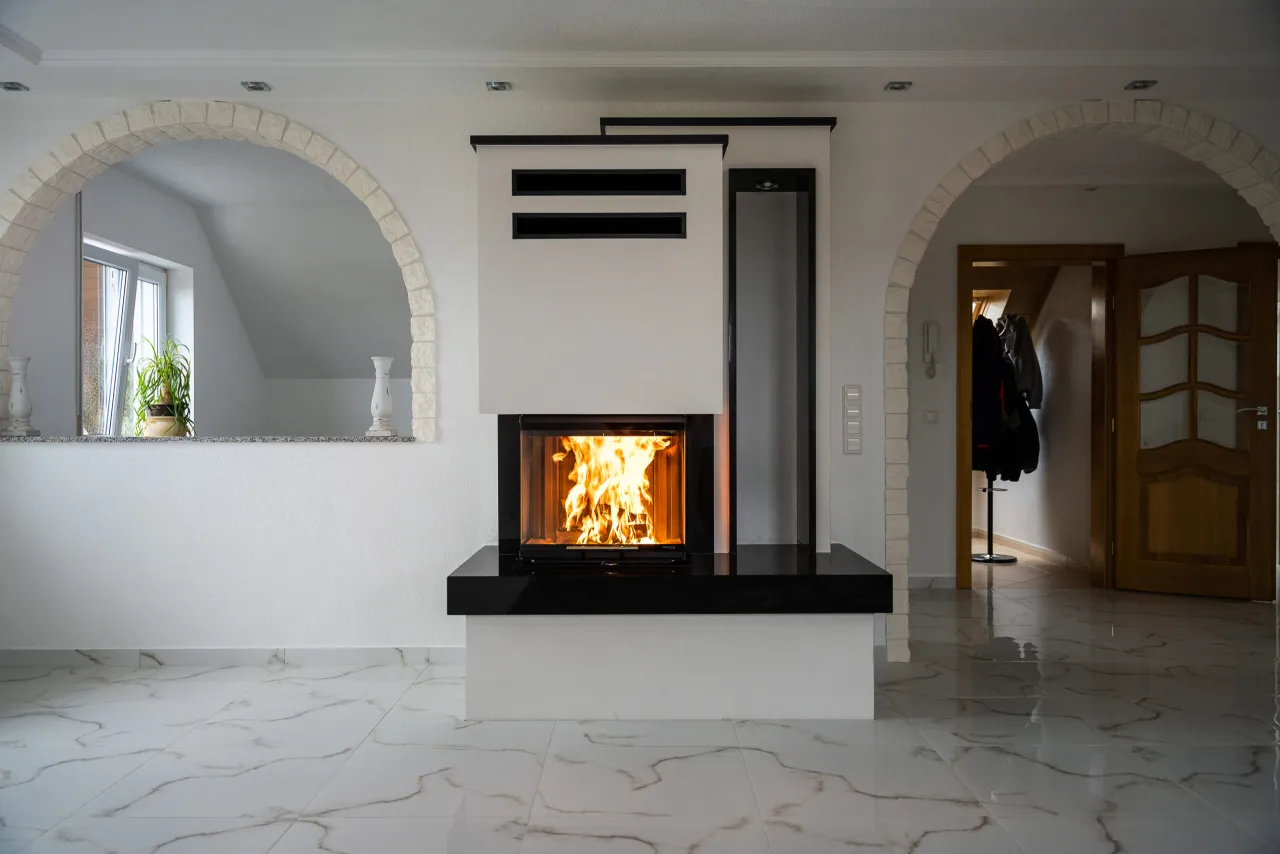 Zdjęcie Czy kominek z płaszczem wodnym to opłacalna inwestycja dla domu?