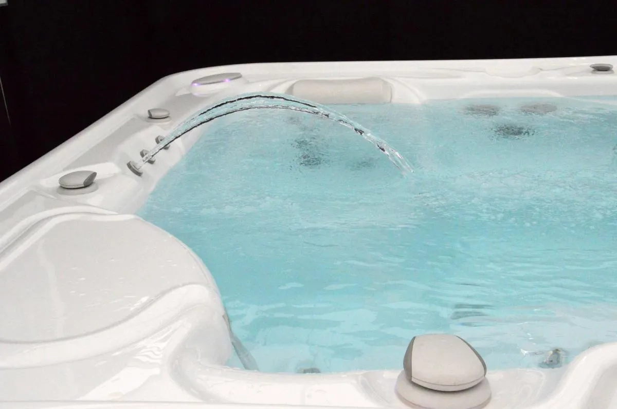 Zdjęcie Jacuzzi: Zalety i Wady - Co Musisz Wiedzieć Przed Zakupem