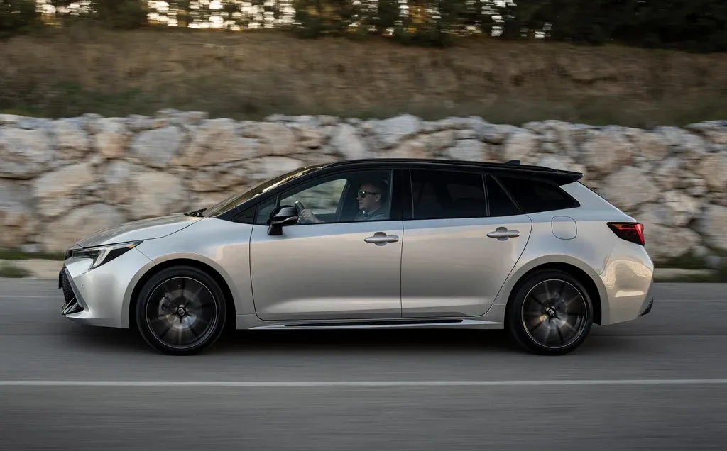 Zdjęcie Ile pali Toyota Corolla 1.6 benzyna? Zaskakujące spalanie w praktyce