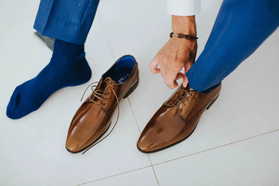 Zdjęcie Jakie skarpetki do granatowego garnituru i brązowych butów, aby nie popełnić modowego błędu?