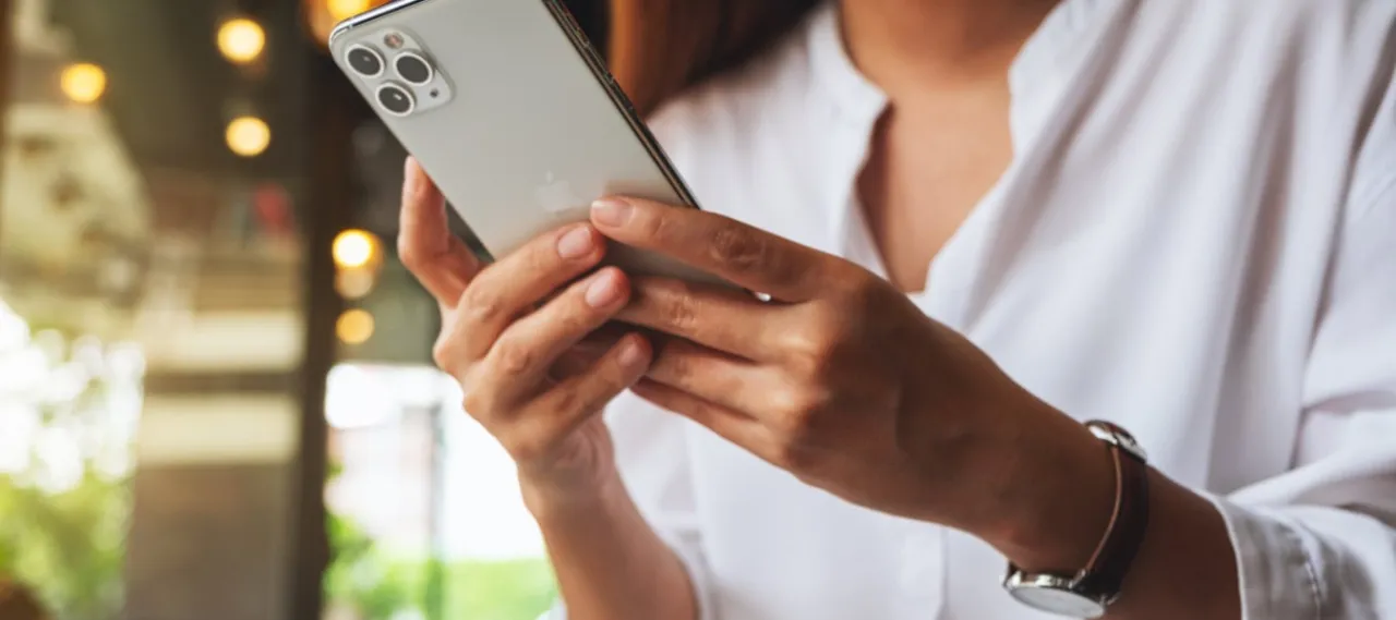 Zdjęcie Jak łatwo podłączyć iPhone do telewizora Sony i uniknąć problemów z połączeniem