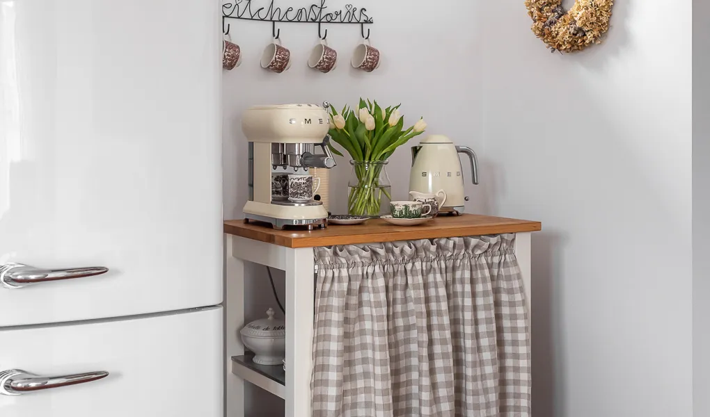 Zdjęcie Jak zrobić zasłonkę do szafki DIY? Poradnik bez wiercenia