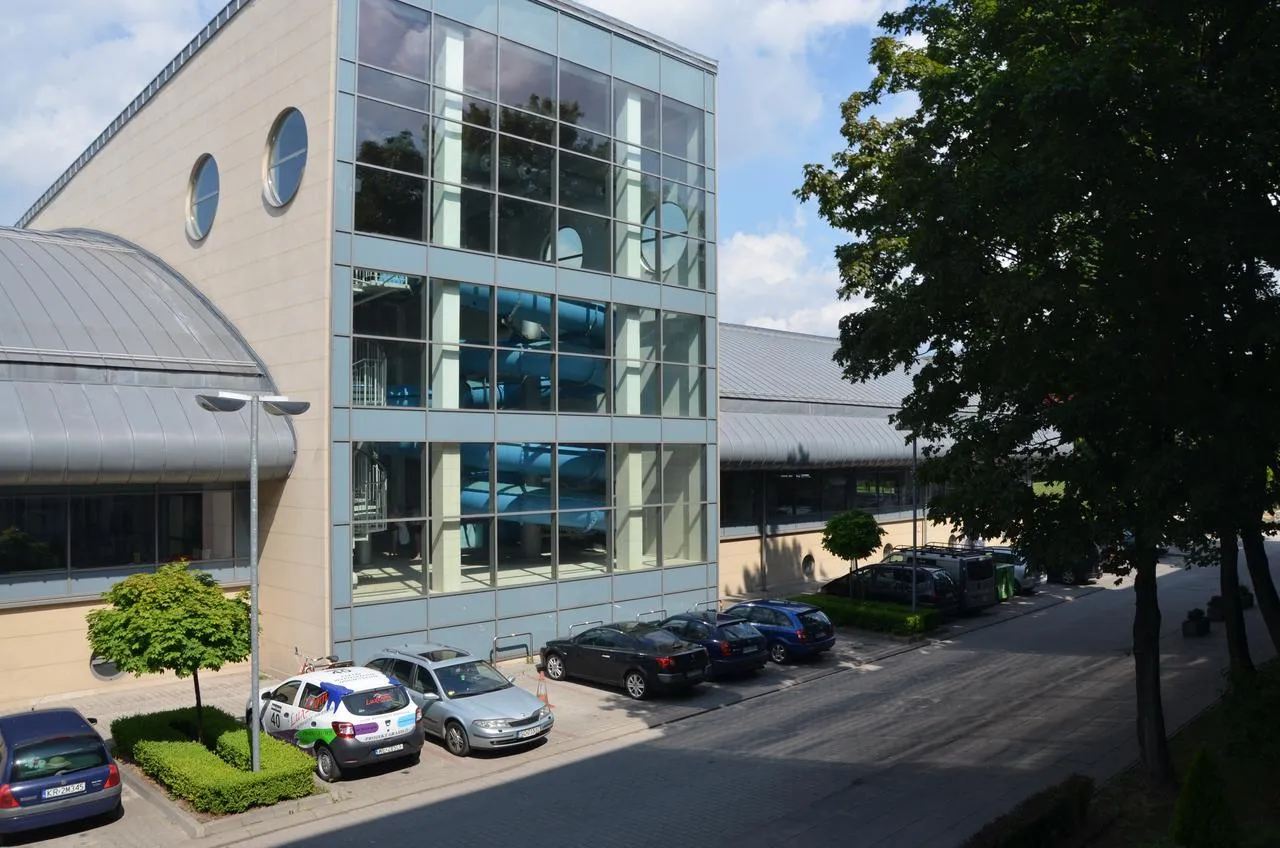 Zdjęcie Maraton Hostel Kraków: Komfortowy Nocleg z Basenem i Parkingiem
