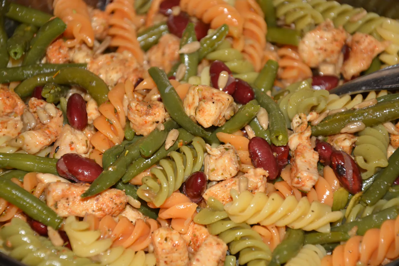 Zdjęcie Kurczak fasolką szparagową - pyszne danie z makaronem