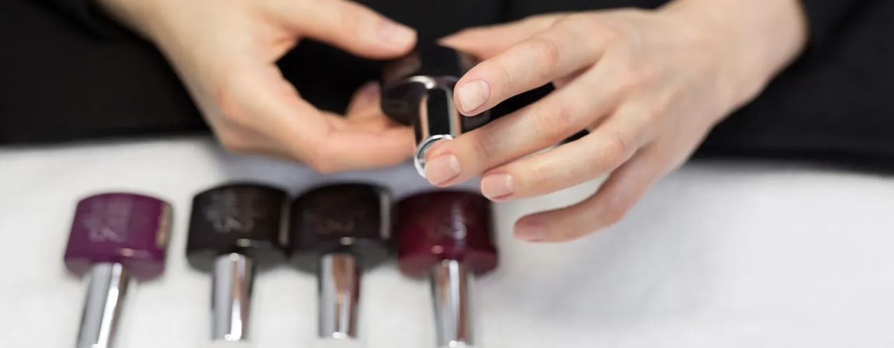 Zdjęcie Jak używać oliwki do manicure Semilac: Krok po kroku poradnik