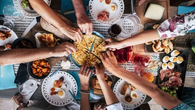 Zdjęcie Gdzie zjeść w Gnieźnie? Odkryj najlepsze lokale na każdą okazję