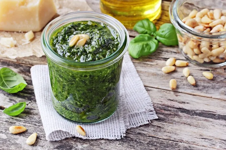 Zdjęcie Czym jest pesto? Poznaj składniki, historię i zastosowanie w kuchni