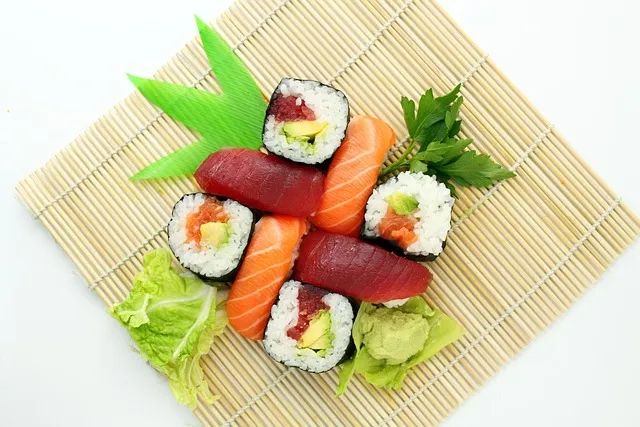 Zdjęcie Jak w co się zwija sushi? Odkryj sekrety idealnych rolek